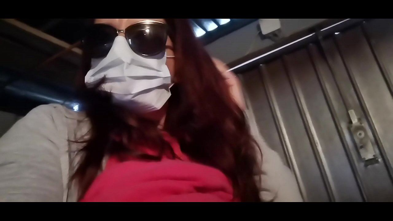 Nicoletta waxay ka aargoosatay deriskeeda oo waxay ku seexatay garaashkiisa (Karantiil Gaar ah oo loo yaqaan Covid19 Talyaani)