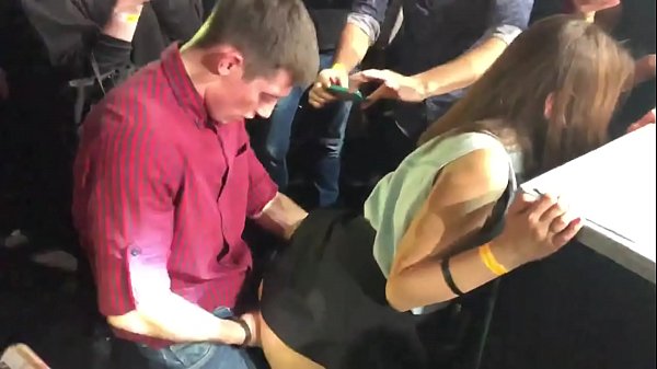 Galmada dhabta ah ee goobta lagu caweeyo ee Ruushka. Gabar 18 jir ah oo u dhalatay dalka Ruushka ayaa futada iyo xubinta taranka kaga jirta goob lagu caweeyo